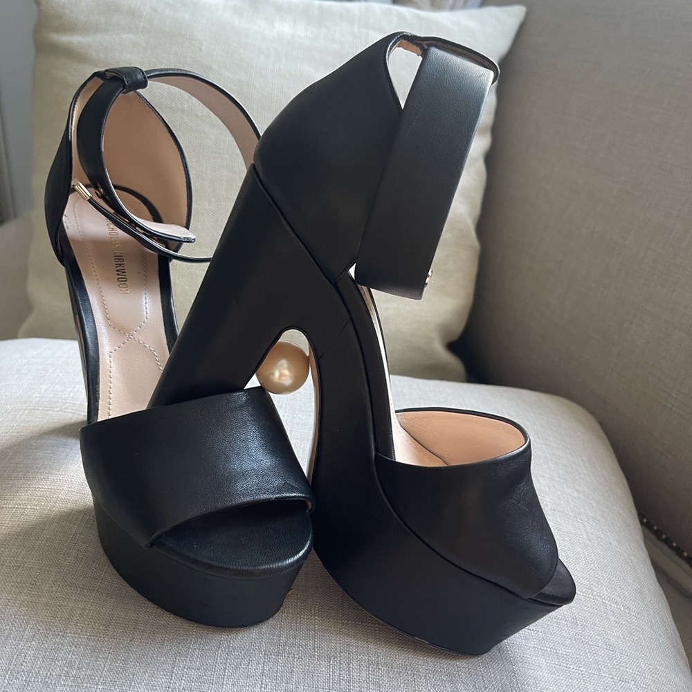 Nicholas kirkwood leather platform sandals with the signature pearl. - Picture 3 of 9